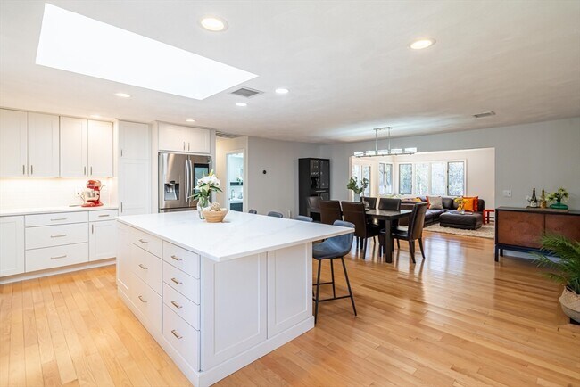 Foto del edificio - 374 Woburn St