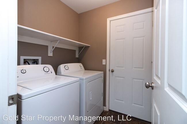 Building Photo - 3 br, 2.5 bath House - 4122 Lorrain Pl