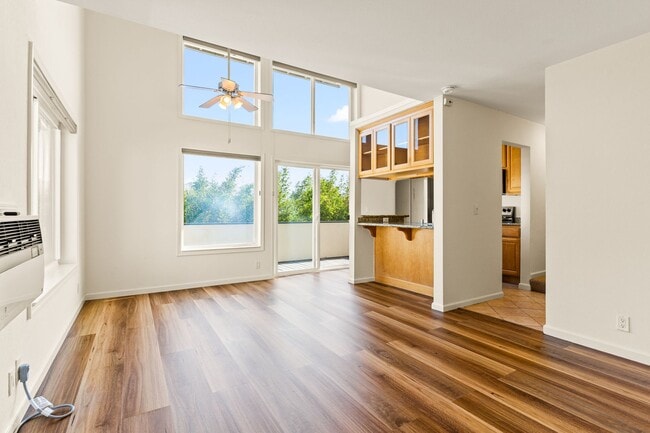 Utilities Paid! Modern Loft-Style Condo wi... - Utilities Paid! Modern Loft-Style Condo wi...