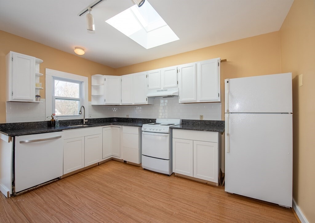 58 Hollis St Unit B, Groton, MA 01450 Room for Rent in Groton, MA