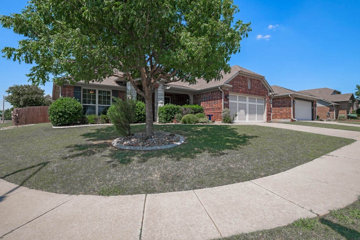 Foto principal - Beautiful 3 Bed 2 bath Home in Moore Schoo...