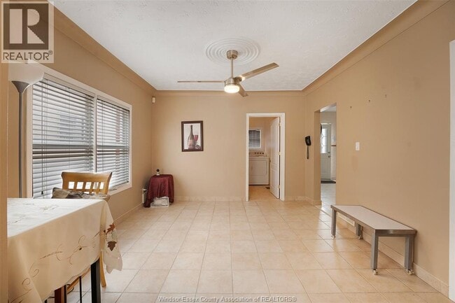 Building Photo - 907 Gladstone Ave