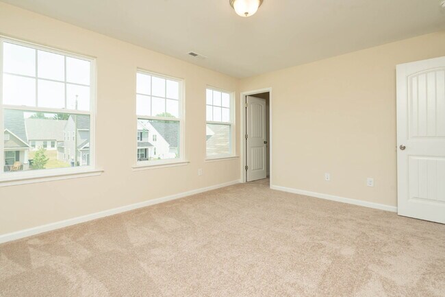Foto del edificio - Available on July 10! Modern Home with Spacious Layout Near Downtown Kernersville