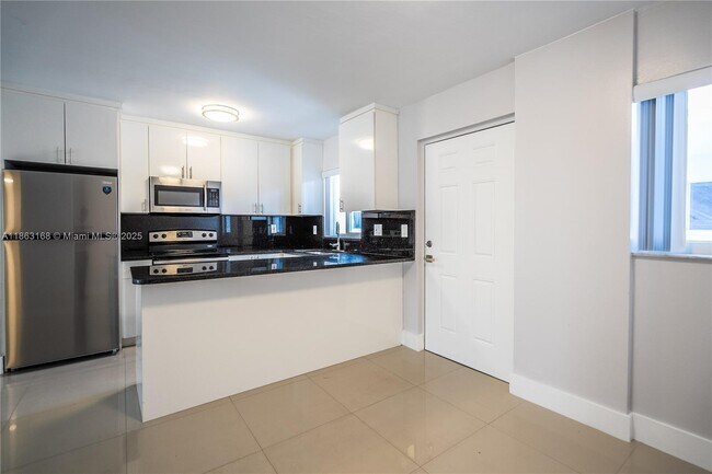 Foto del edificio - 1986 Biarritz Dr