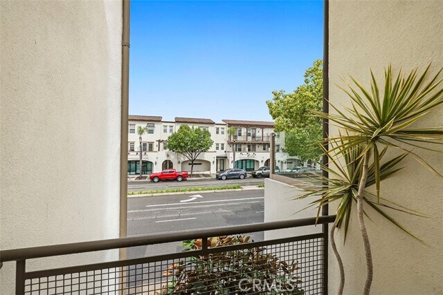 Building Photo - 516 S Brea Blvd