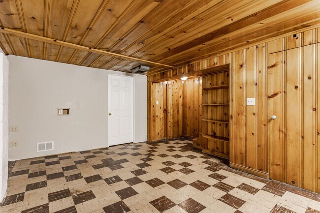 Foto del edificio - AVOID SCAMMERS!! WE DO NOT POST ON CRAIGSLIST!! Charming 2 Bedroom, 1 Bath brick home a block fro...