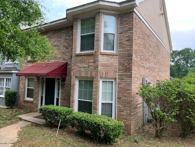 Foto del edificio - 6017 Sussex Dr