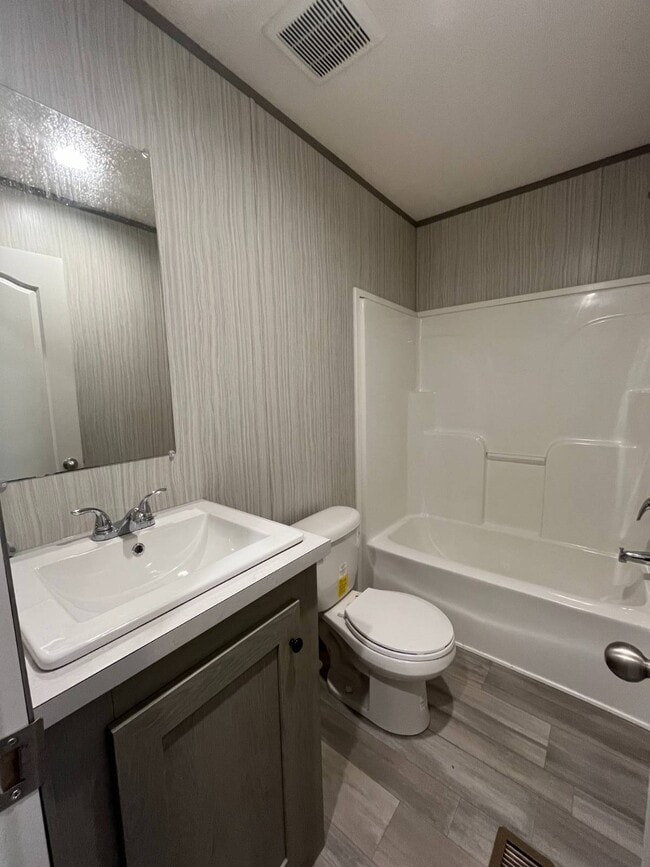 Building Photo - 3110 Victory Dr
