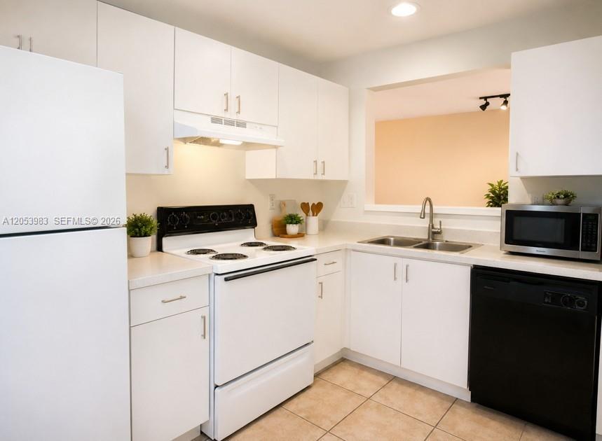 Building Photo - 15721 SW 137th Ave
