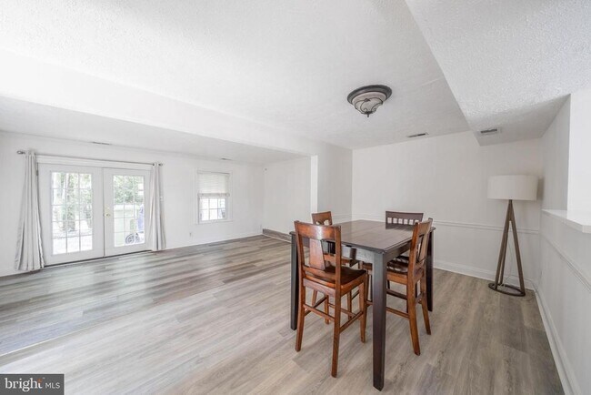 Foto del edificio - 10 Forestview Ct
