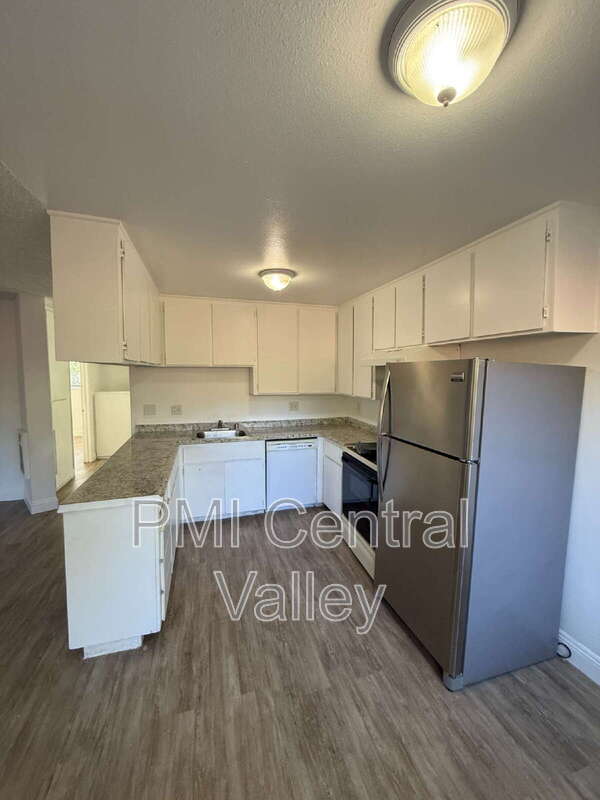 Building Photo - 1220 Fairview Dr