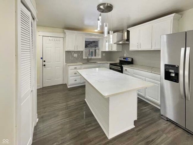 Building Photo - 4055 N Grand Ave