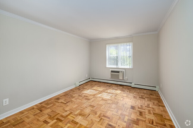 1BR, 1BA - 663SF - Bedroom - Maple Crest Apartments at Williston Park