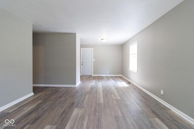 Foto del edificio - 432 Woodview Dr