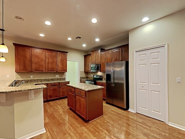 Building Photo - 8531 Native Pine Way