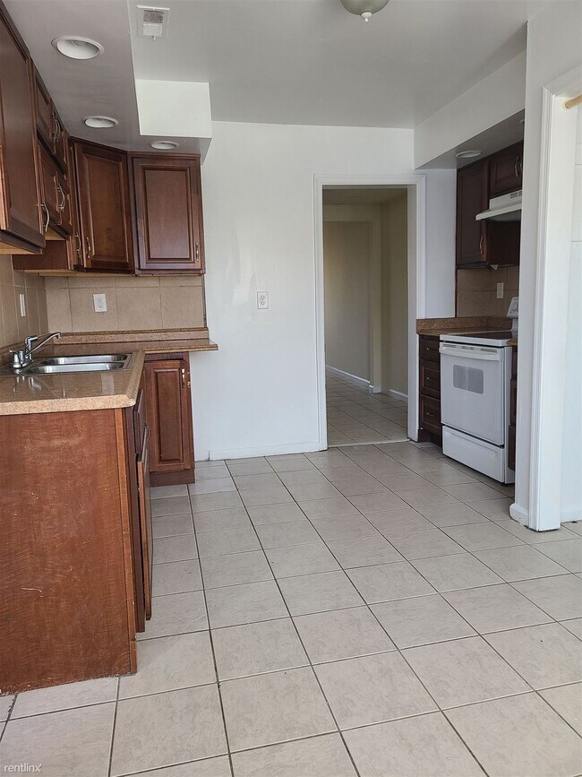 Foto del edificio - 3 br, 2.5 bath Townhome - 884 Riverbend Rd