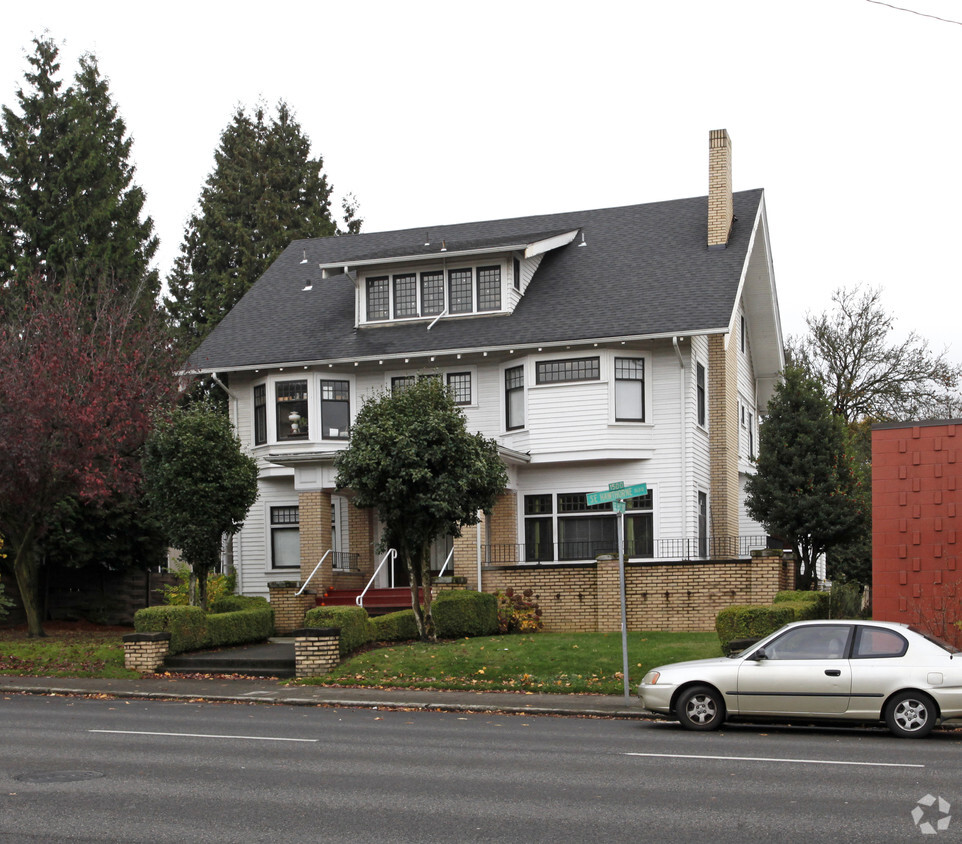 Building Photo - 1500 SE Hawthorne Blvd
