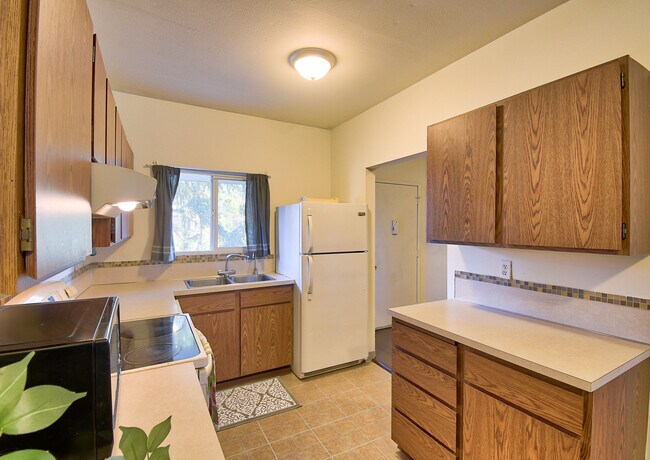 Building Photo - 5810 200th St SW apt D