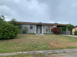 Building Photo - 740 Thomas Ln