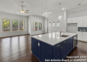 Building Photo - 133 Maravillas