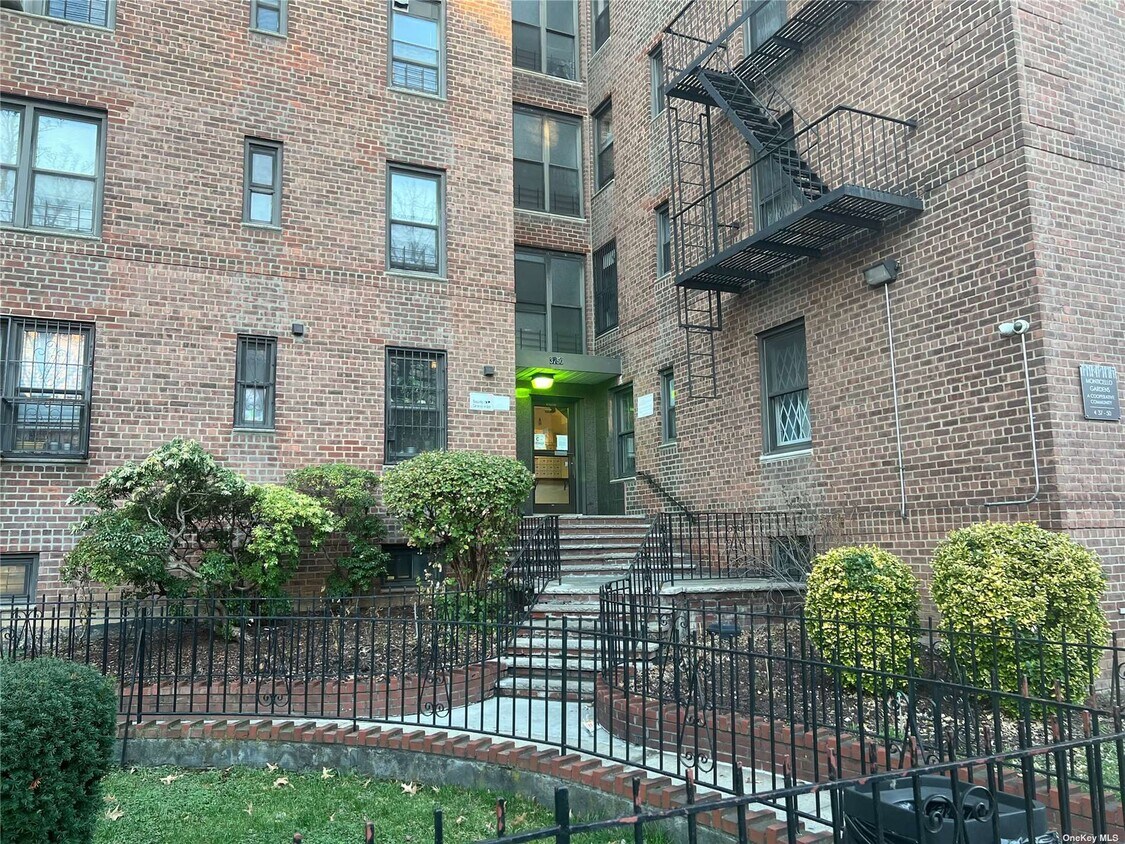 Primary Photo - 37-50-50 87th St