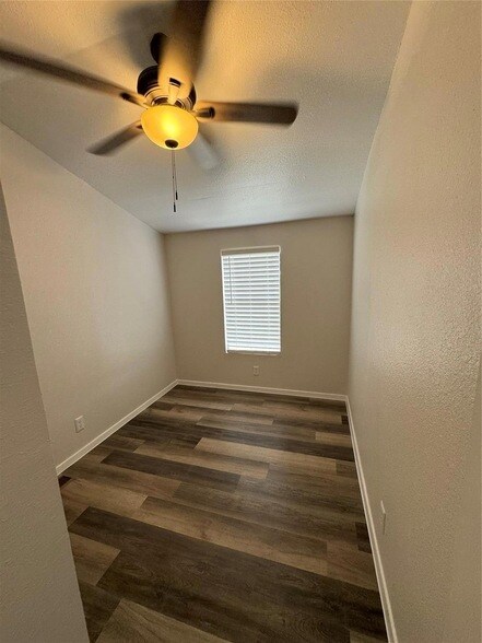 Foto del edificio - 112 Thomas Park Dr