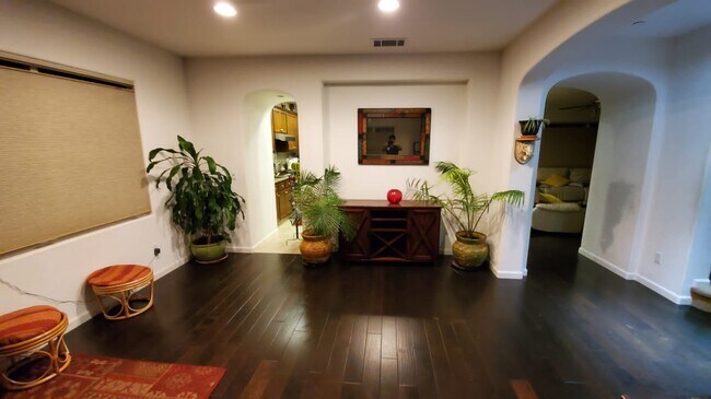 Foto del edificio - 5080 Rashelle Way