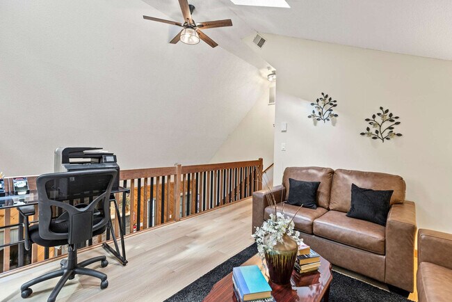 Building Photo - 2174 Lakeview Dr E