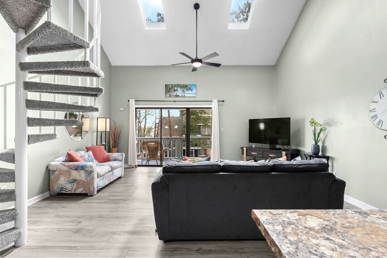 Primary Photo - Free Utilities!! Seasonal Rental Available...