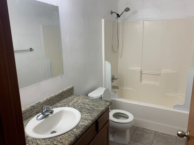 Building Photo - 1013 N Pierce Dr