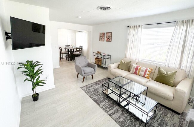 Foto del edificio - 1313 NE 118th St