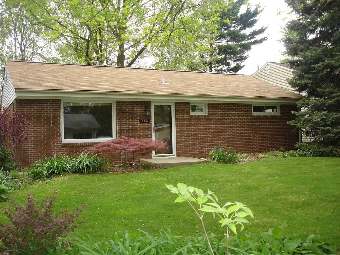 Primary Photo - 710 Richards Ln