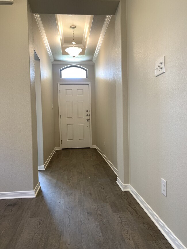 Foto del edificio - 608 Ripplewood Dr