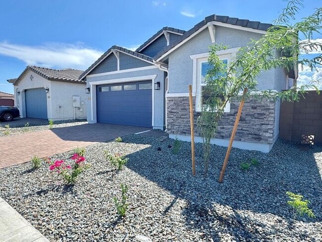 Building Photo - MOVE IN SPECILAS!! ONE MONTH RENT FREE!! New 5-Bedroom Home in Phoenix with Upgrades & Resort-Sty...