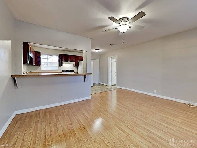 Foto del edificio - 2144 23rd Ave N