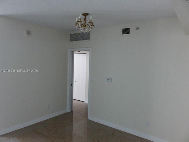 Foto del edificio - 325 S Biscayne Blvd