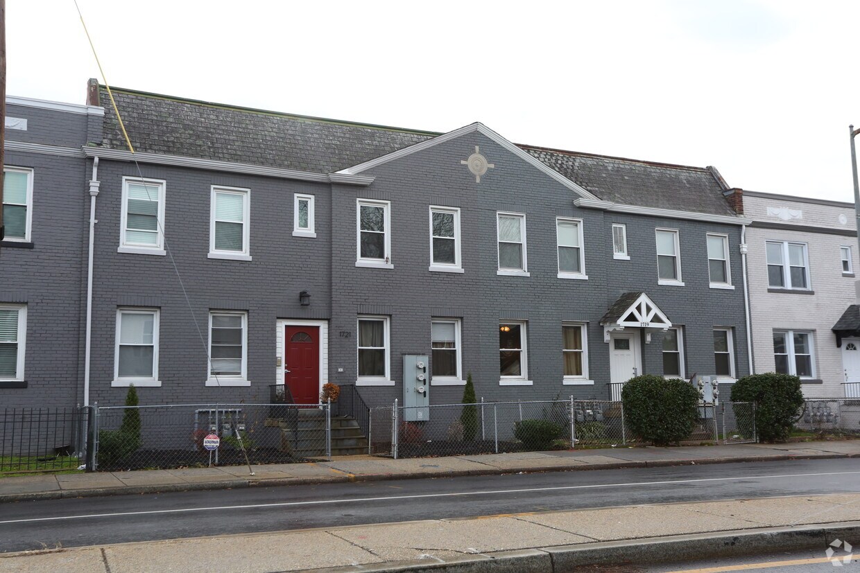 Building Photo - 1719 W Virginia Ave NE