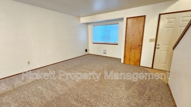 Foto del edificio - 1334 NE Jasmine Ln