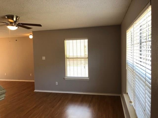 Foto del edificio - 10326 Budtime Ln