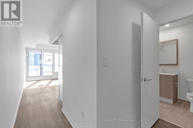 Building Photo - 75 Canterbury Pl