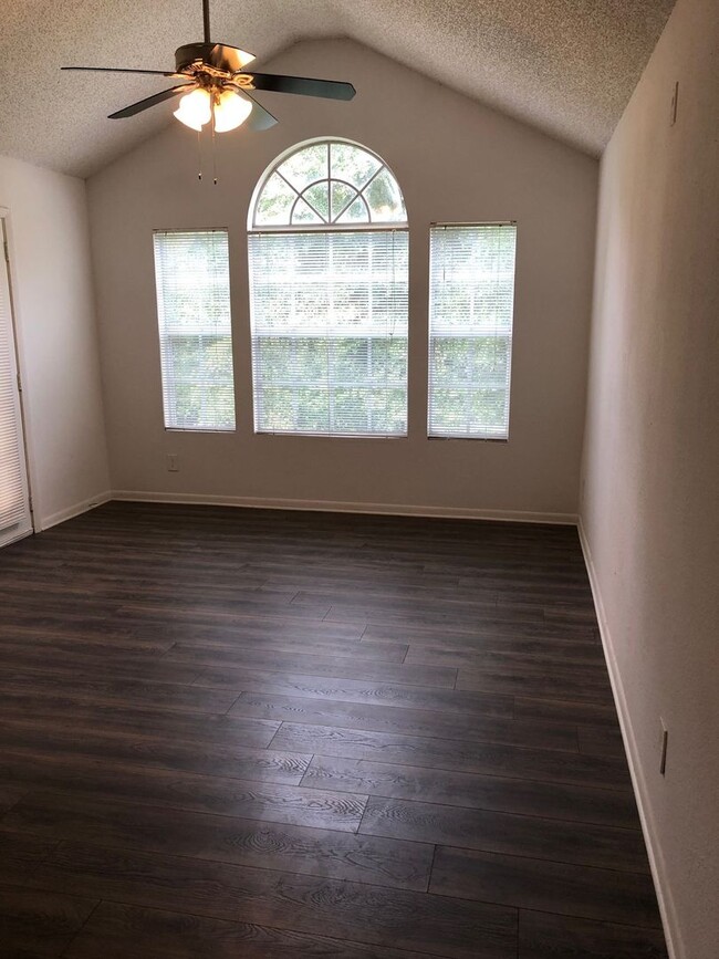 Building Photo - Lexington Place - 0326