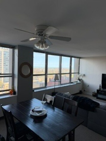 Foto del edificio - 655 W Irving Park Rd