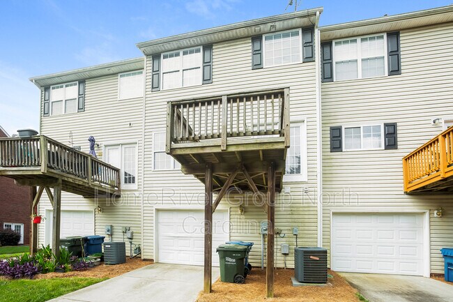 Building Photo - 9815 Treeside Ln