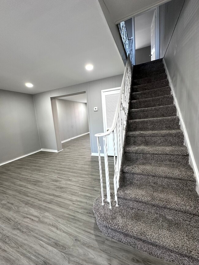 Building Photo - 2620 Sylmar St