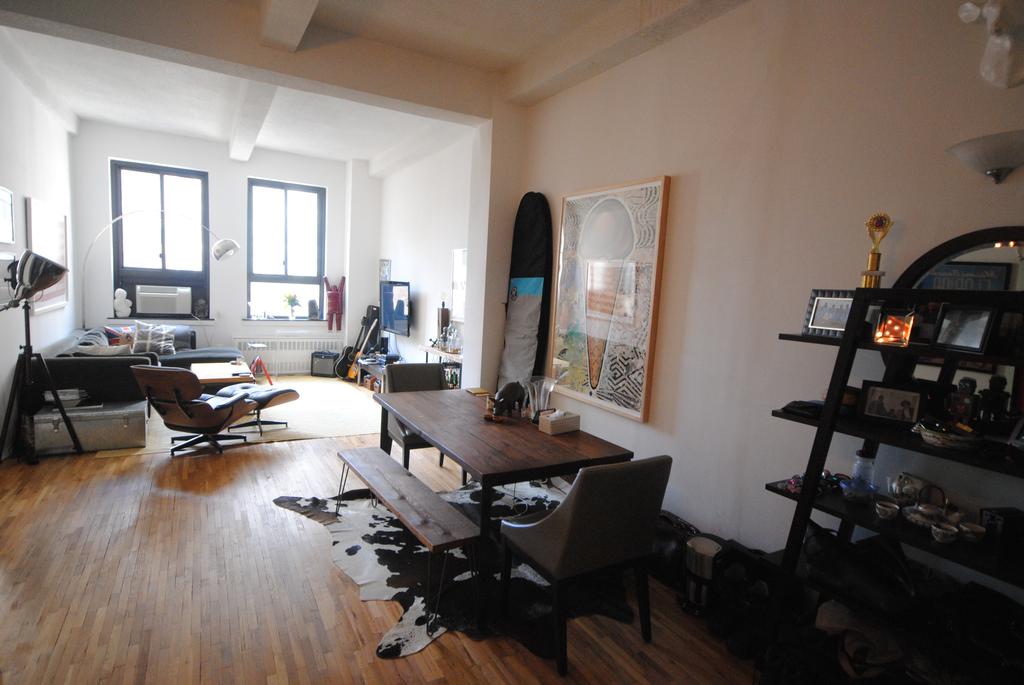 Primary Photo - 20 E 22nd St