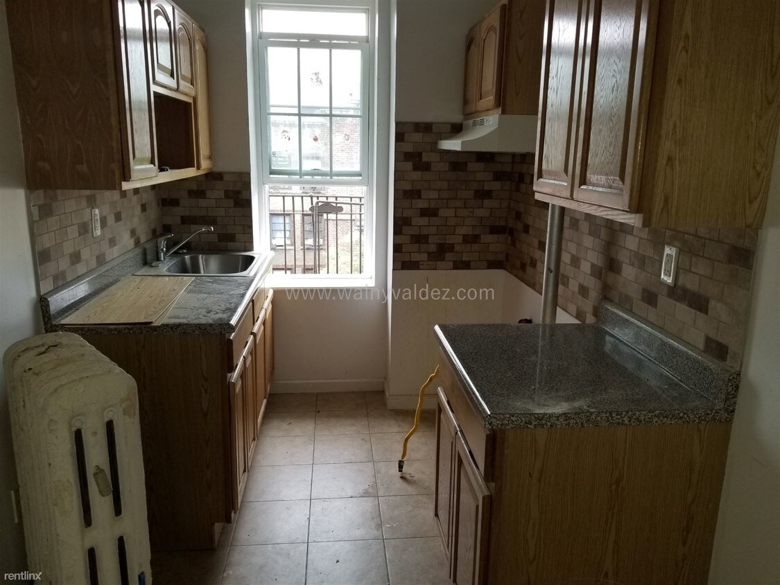 1 br, 1 bath - 2550 University Ave - 1 br, 1 bath  - 2550 University Ave