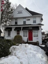 Building Photo - 59 Walnut St