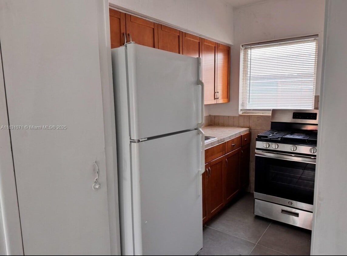 Primary Photo - 7717 Byron Ave