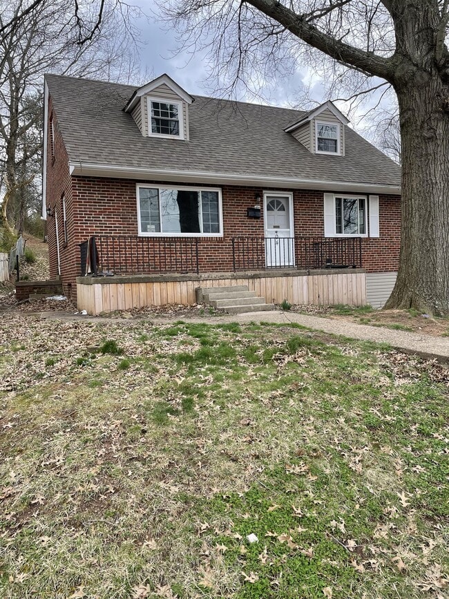 Building Photo - 404 Linden Cir
