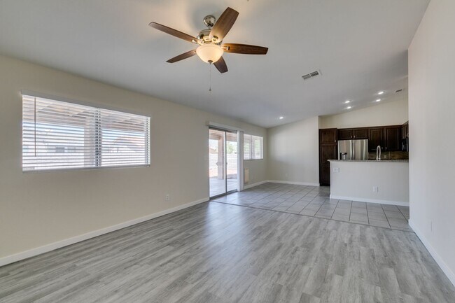Foto del edificio - Charming 3-Bedroom Home in N Las Vegas